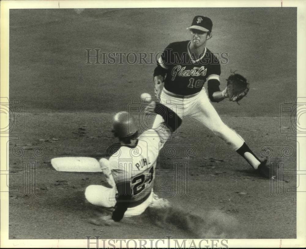 1980 Press Photo Houston&#39;s Terry Puhl steals second base in game with Giants- Historic Images