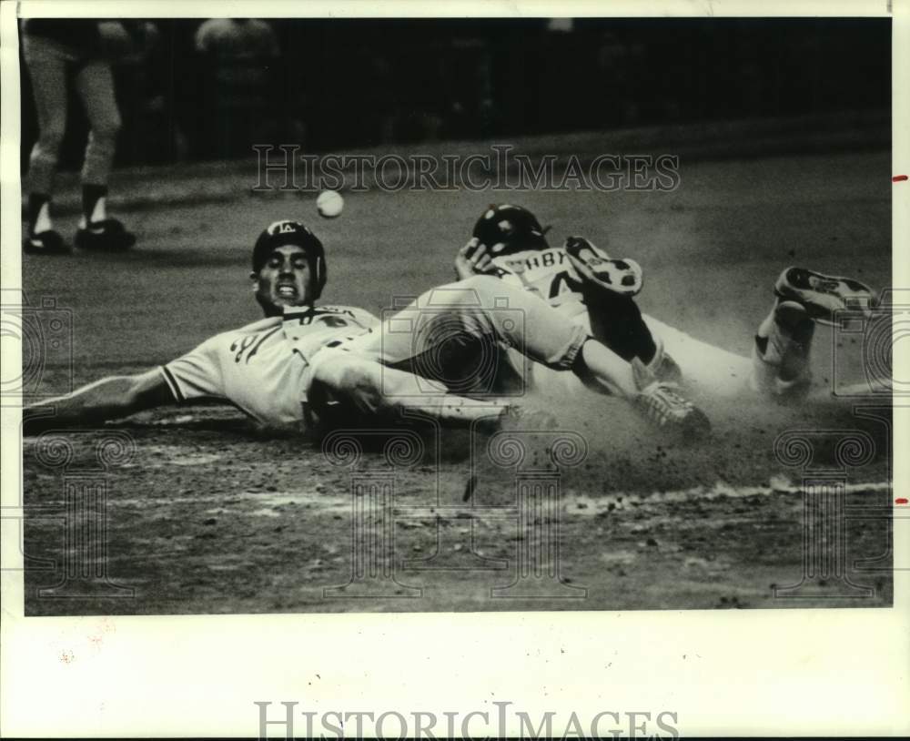 1985 Press Photo Dodger Mike Marshall slides past Houston catcher Alan Ashby- Historic Images