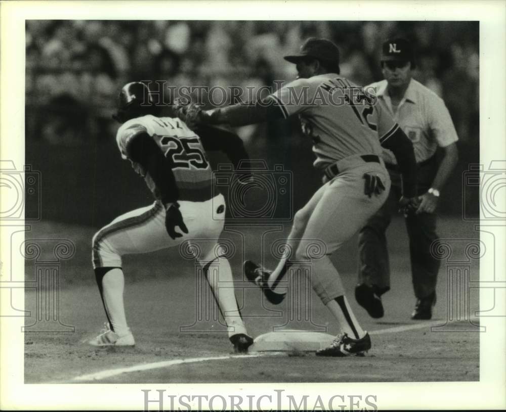 1986 Press Photo Former Texas Ranger Bill Madlock fails to tag Astros Jose Cruz- Historic Images