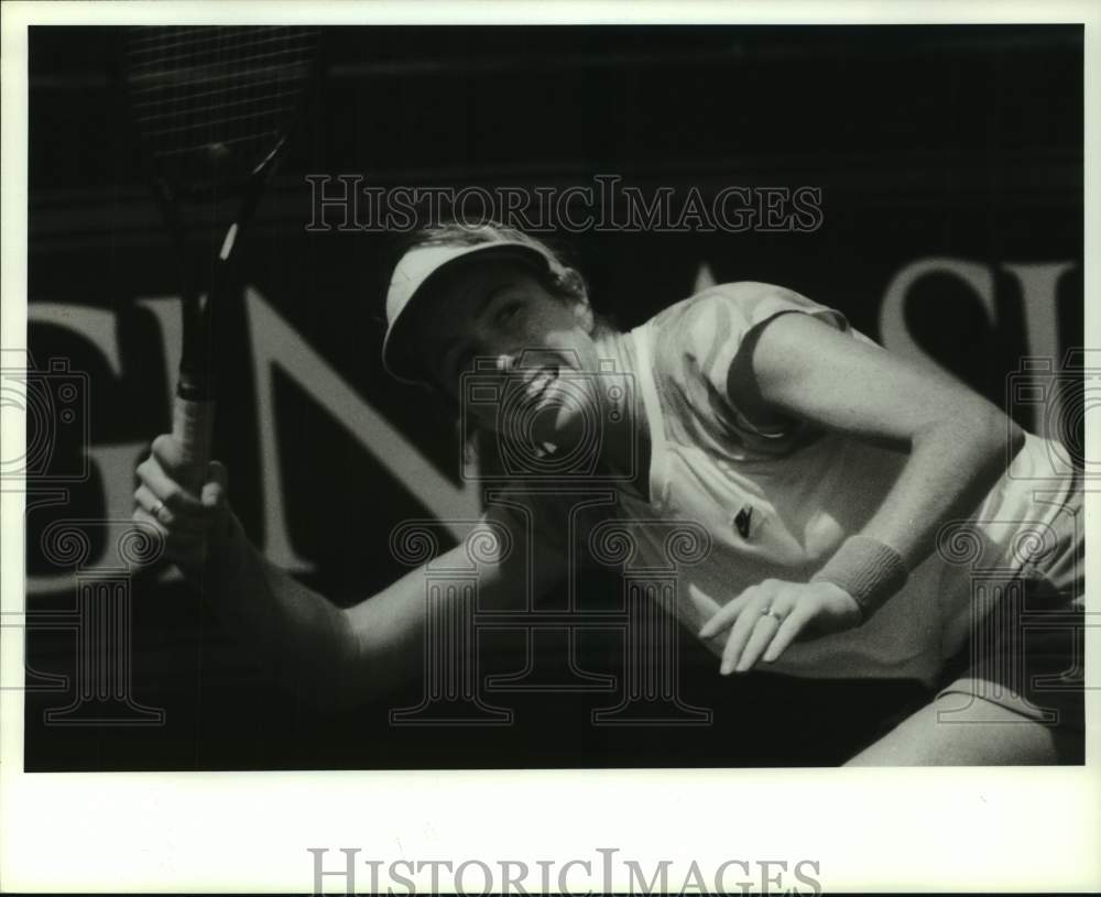 1989 Press Photo Tennis pro Gretchen Magers in a match against Chris Evert- Historic Images