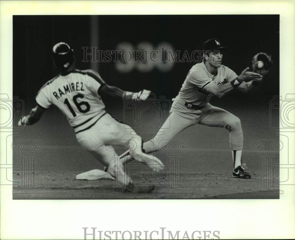 1988 Press Photo Dodger Dave Anderson puts out Astro Rafael Ramirez in 1st- Historic Images