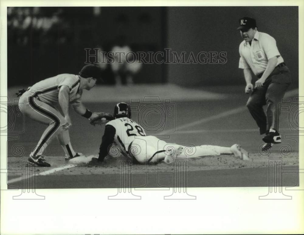 1988 Press Photo Houston Astros outfielder Billy Hatcher tries to evade a tag- Historic Images
