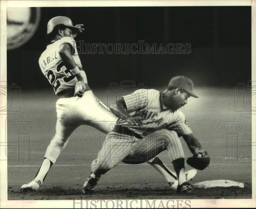 1980 Press Photo Astro runner Enos Cabell scrambles back to second ahead of tag- Historic Images