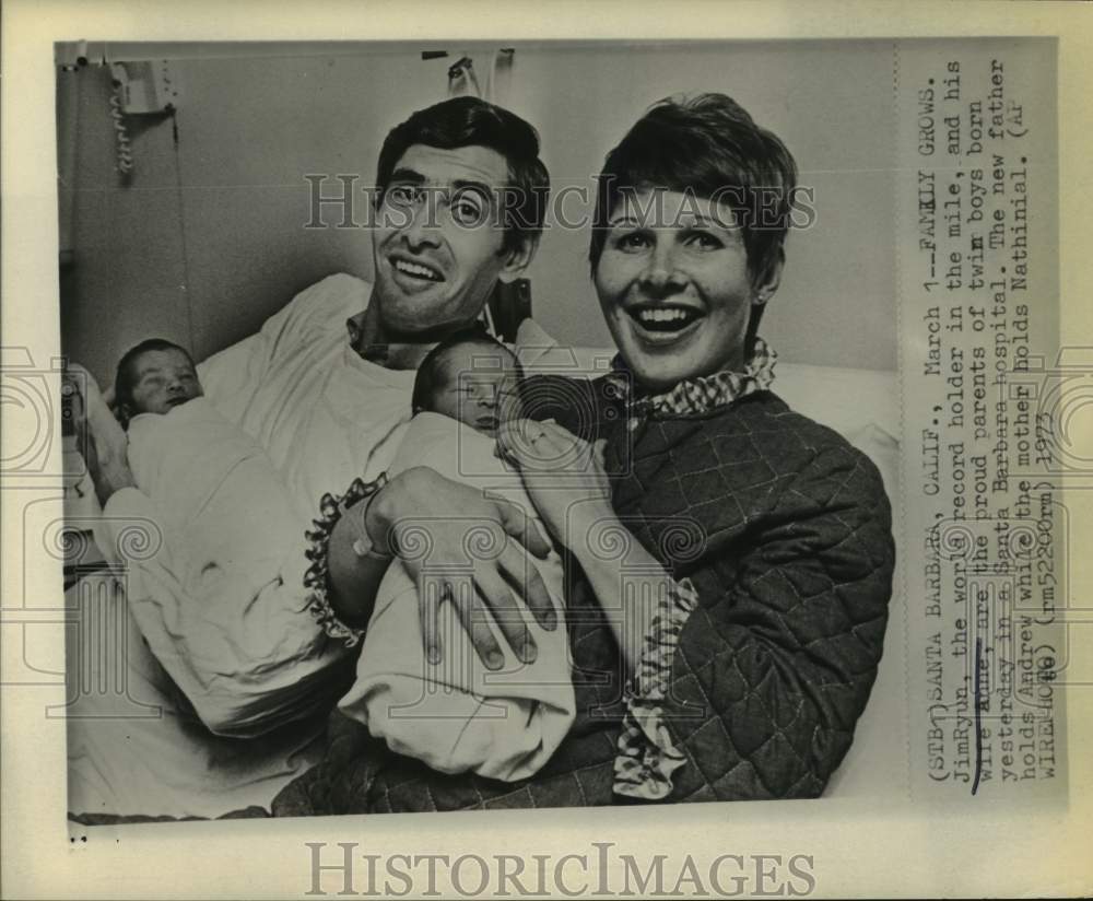 1973 Press Photo Jim and Anne Ryun hold their twin boys in Santa Barbara- Historic Images
