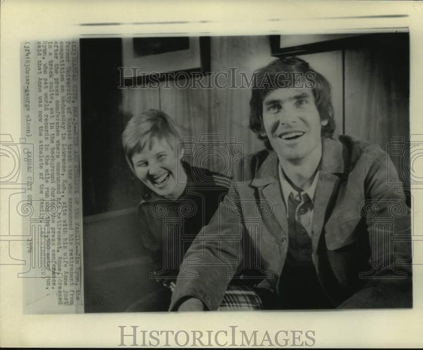 1976 Press Photo Jim Ryun sits with wife Anne after announcing his ret ...