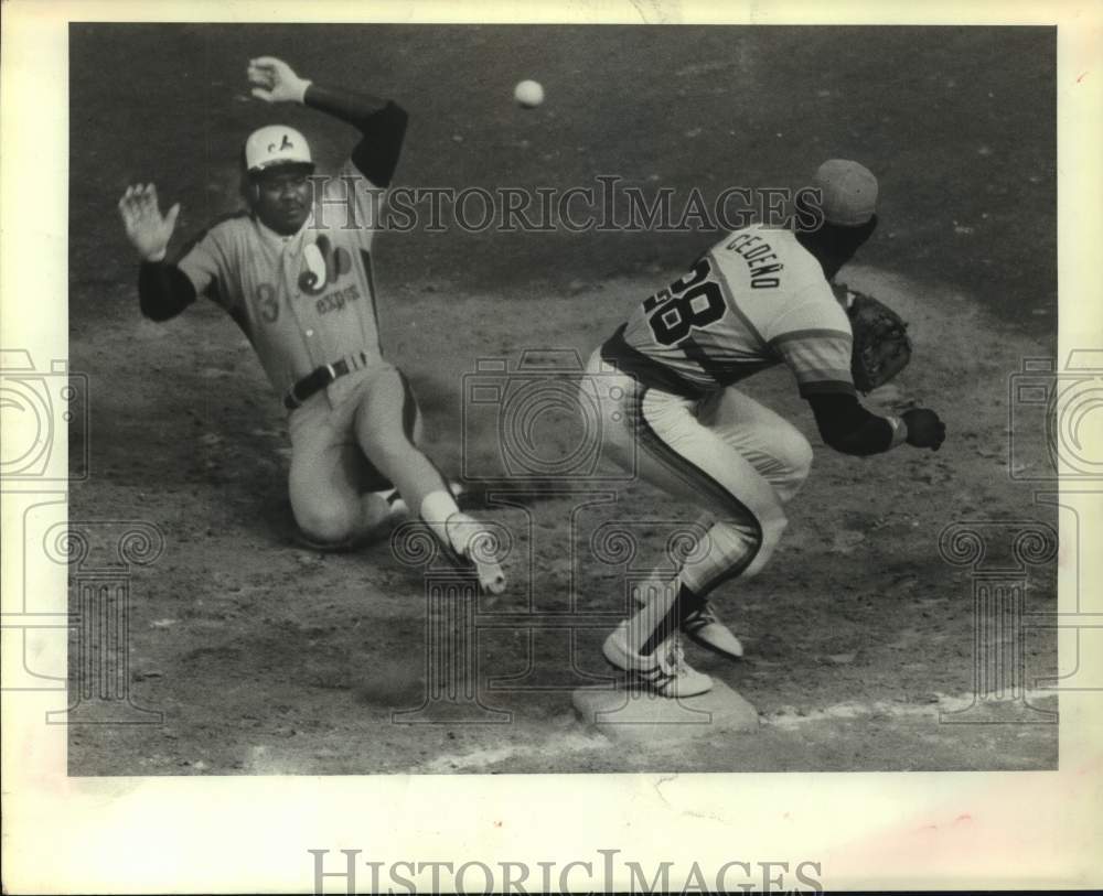 1981 Press Photo Montreal Expos baseball player Rodney Scott tagged out at first- Historic Images