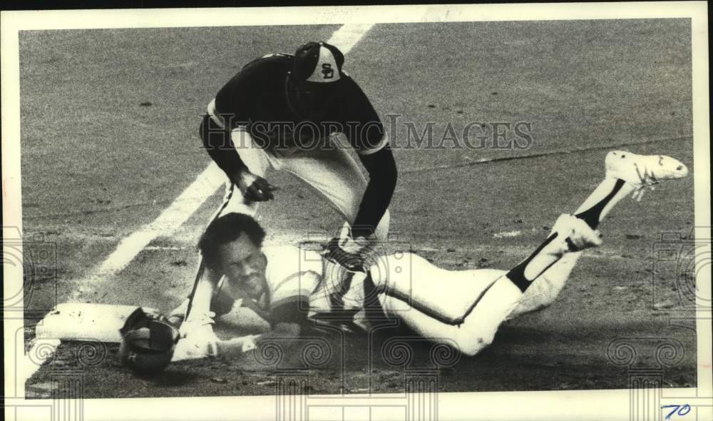 1980 Press Photo Houston Astros baseball player Enos Cabell is tagged out at 3rd- Historic Images