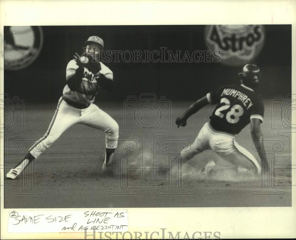 1980 Press Photo Padres&#39; Jerry Mumphrey steals second, Astros&#39; Joe Morgan covers- Historic Images