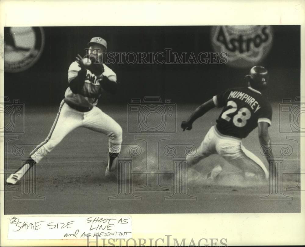 1980 Press Photo Padres' Jerry Mumphrey steals second, Astros' Joe Morgan covers- Historic Images