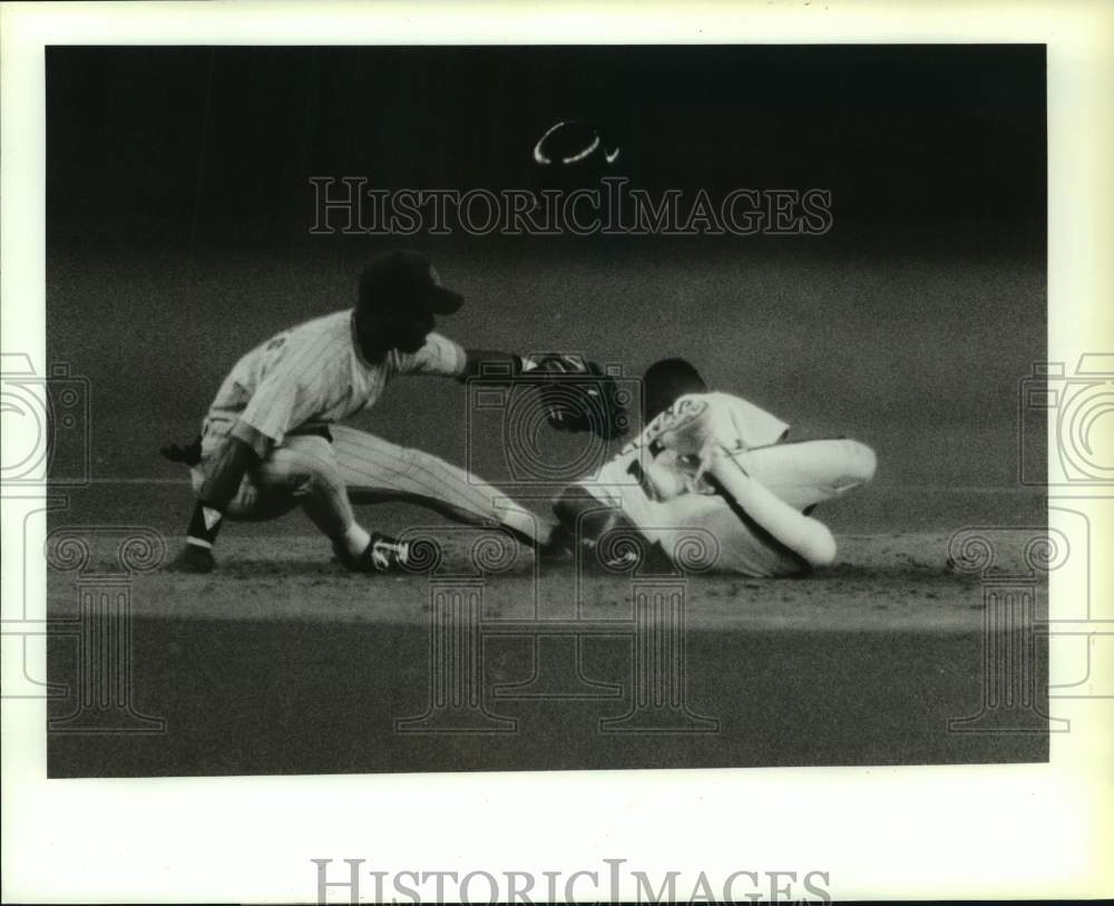 1990 Press Photo Astros' Eric Yelding safe on steal at bottom of third inning- Historic Images
