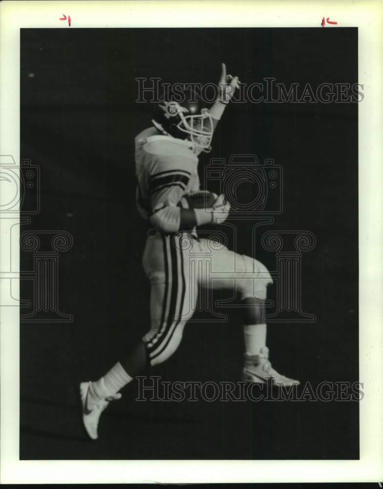 1988 Press Photo David McGinty scores North Texas' final touchdown on 28-yd pass- Historic Images