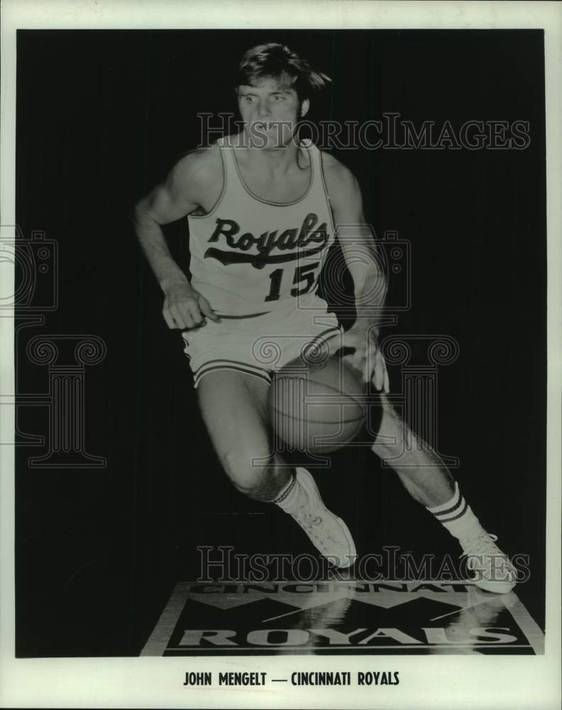 1972 Press Photo Cincinnati Royals basketball player John Mengelt dribbles ball- Historic Images