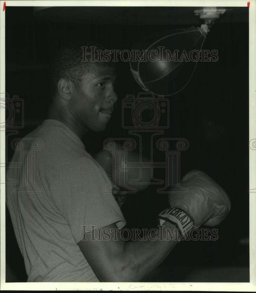 1984 Press Photo Frank Tate working out at the Houston Boxing Association gym- Historic Images