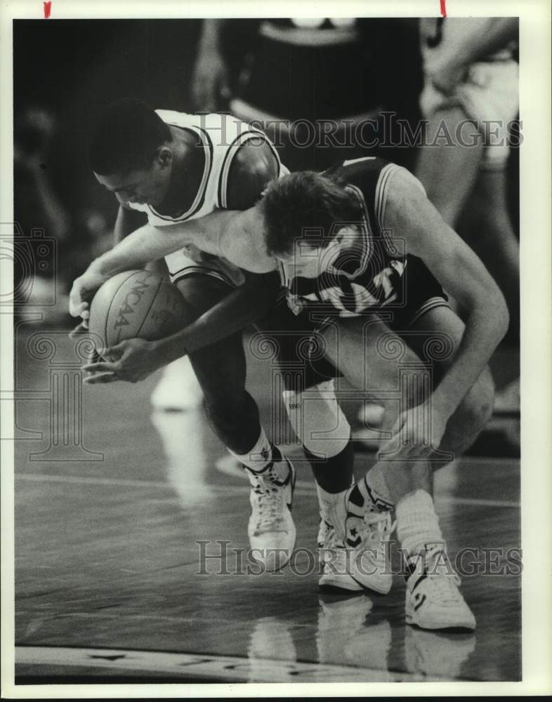 1987 Press Photo Rice&#39;s D&#39;Wayne Tanner steals ball from Mississippi&#39;s Chris Hall- Historic Images