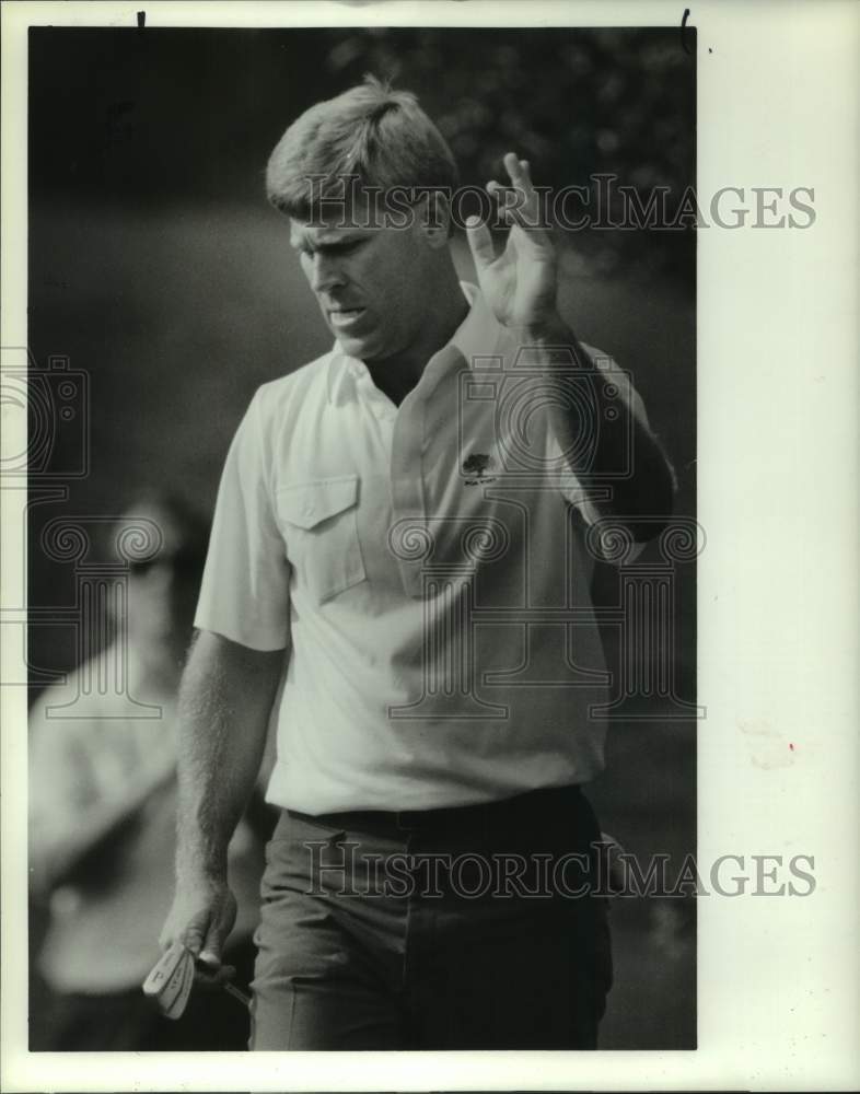 1988 Press Photo Golfer Hal Sutton waves to the gallery - hcs20515- Historic Images