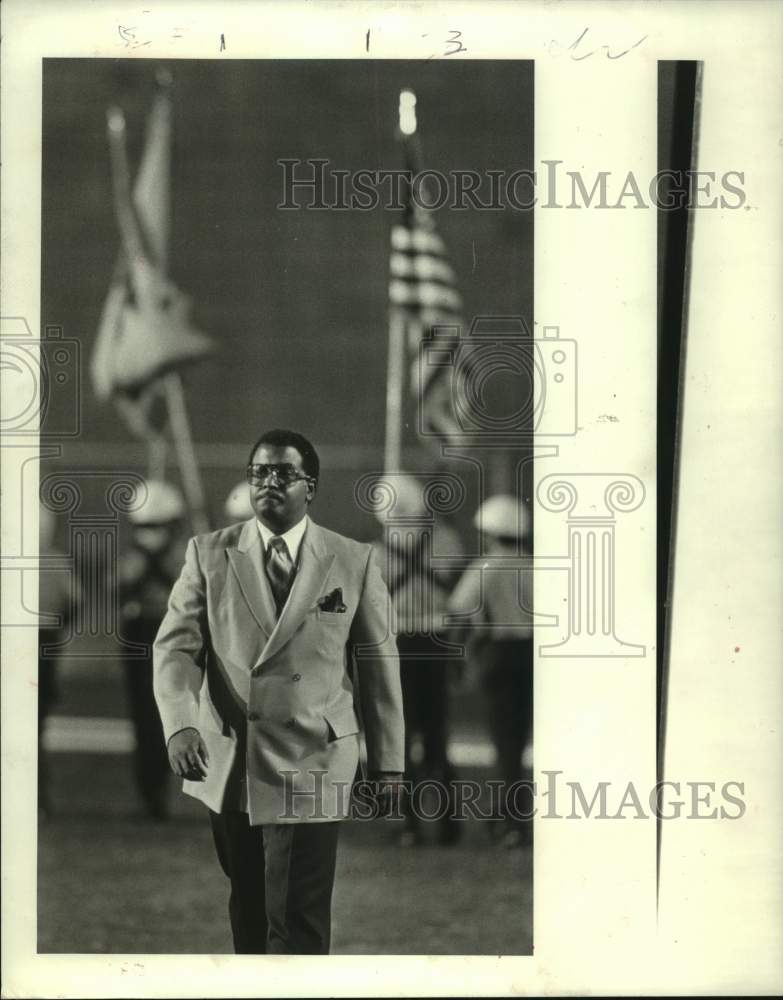 1983 Press Photo TSU head coach Joe Redmond walks onto field for last time- Historic Images