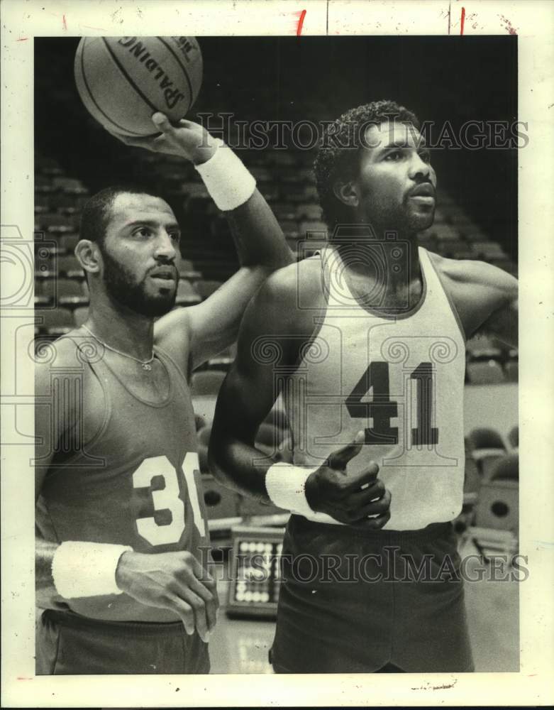 1983 Press Photo Allen Leavell and Robert Reid have returned to the Rockets- Historic Images