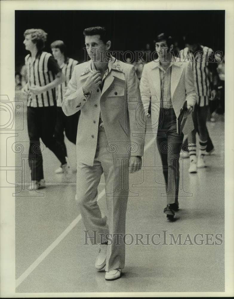 1975 Press Photo Houston Baptist University coach Bob McKinley - hcs20693- Historic Images