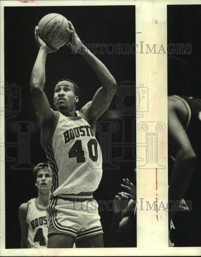 1982 Press Photo University of Houston&#39;s Larry Micheaux&#39;s jump shot vs. TCU- Historic Images