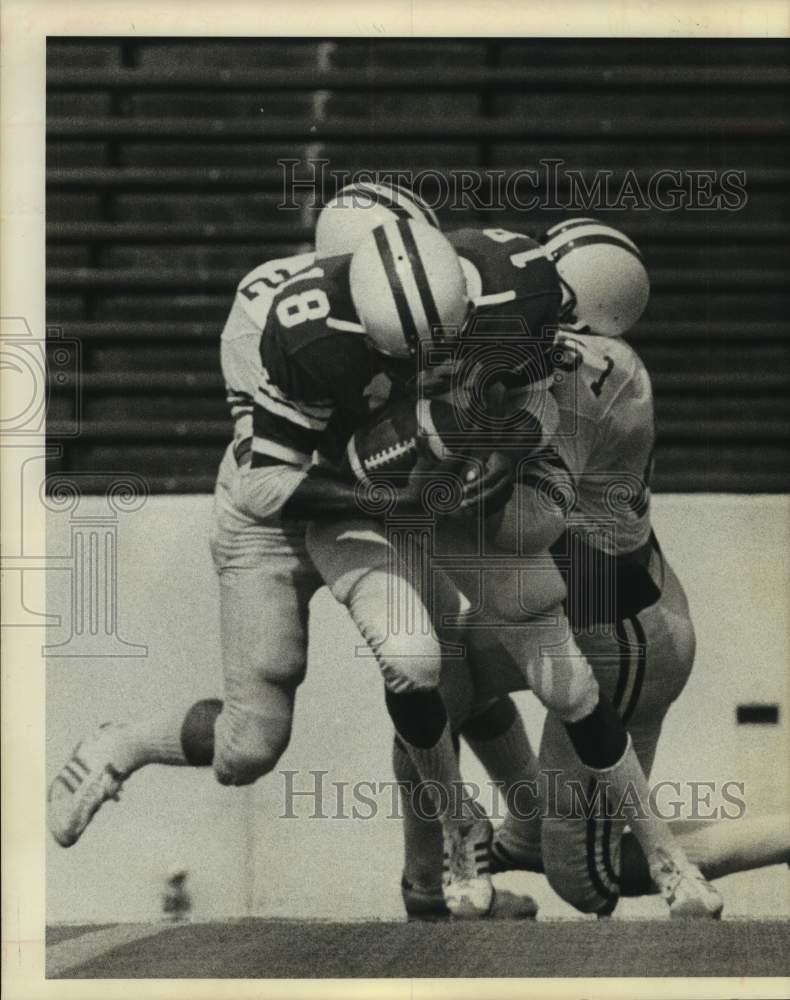 1976 Press Photo Rice University Owls scramble for the football - hcs20713- Historic Images