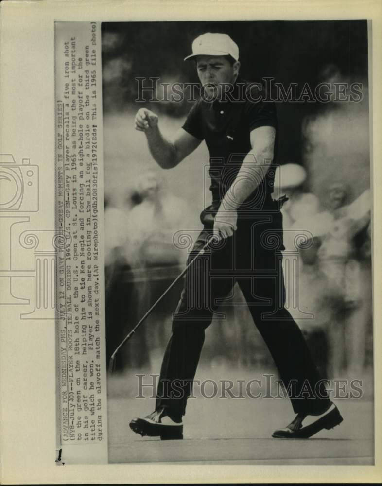 1965 Press Photo Pro golfer Gary Player roots in ball during U.S. Open playoff.- Historic Images