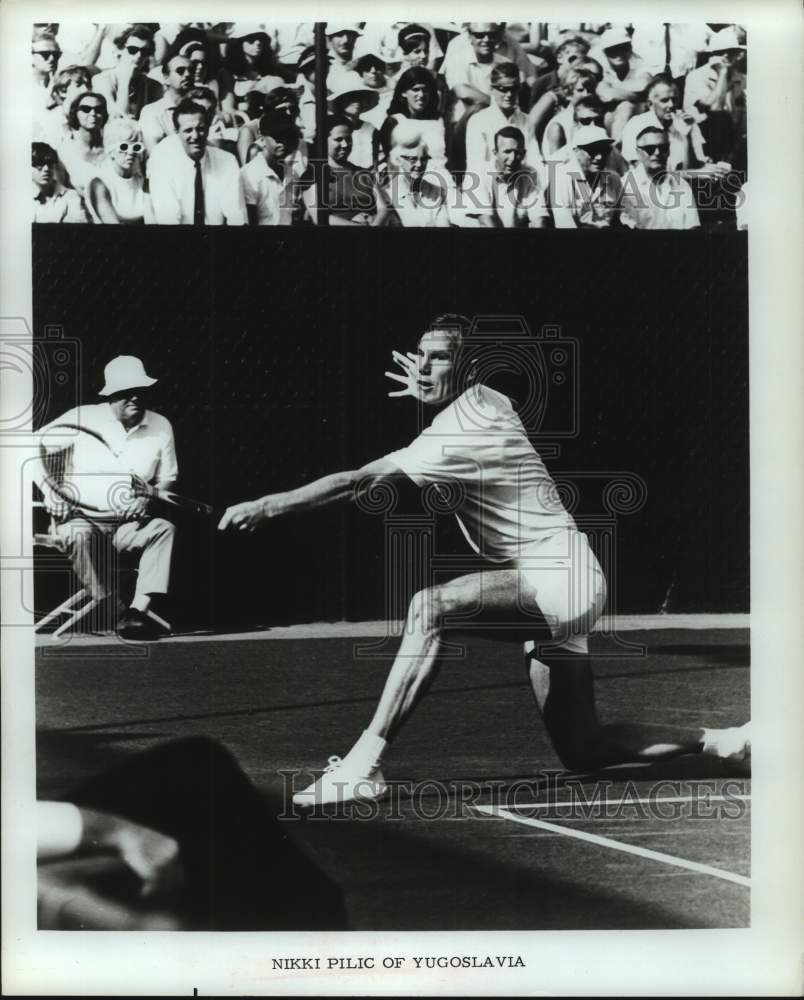 1972 Press Photo Tennis player Nikki Pilic of Yugoslavia reaches to return shot- Historic Images