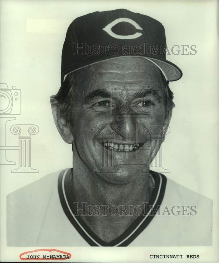1983 Press Photo Cincinnati Reds baseball manager John McNamara smiles for photo- Historic Images