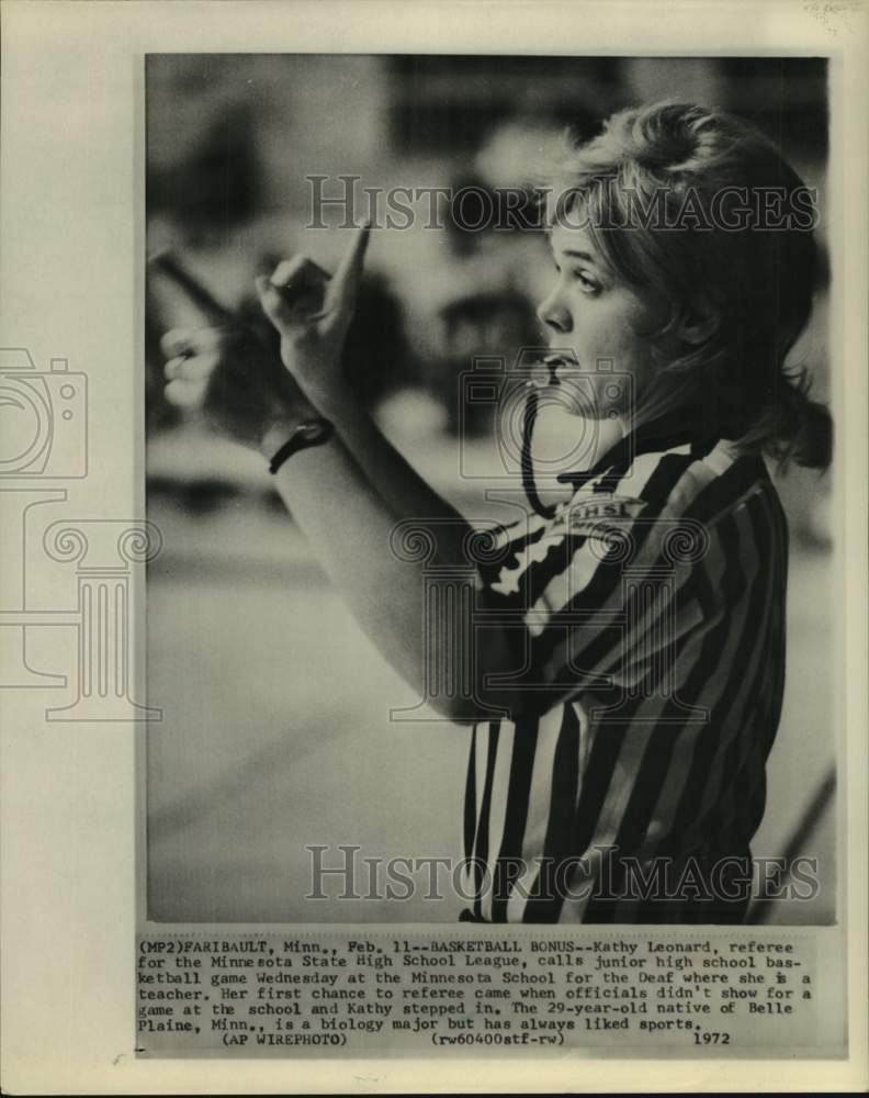 1972 Press Photo Kathy Leonard, referee for Minnesota State High School League.- Historic Images