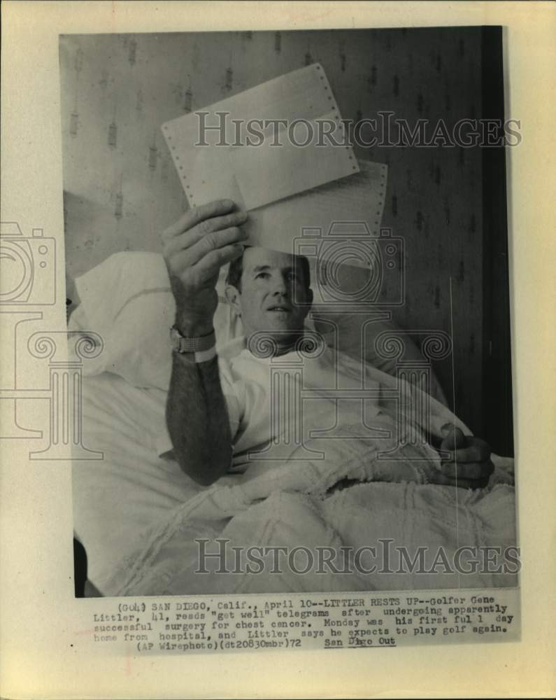 1972 Press Photo Golfer Gene Littler reads telegrams after chest cancer surgery.- Historic Images