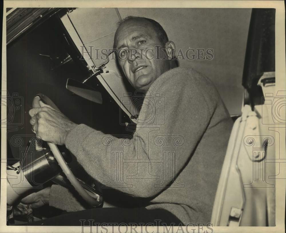 1966 Press Photo Houston Oilers football coach Hugh Taylor sits in his car- Historic Images