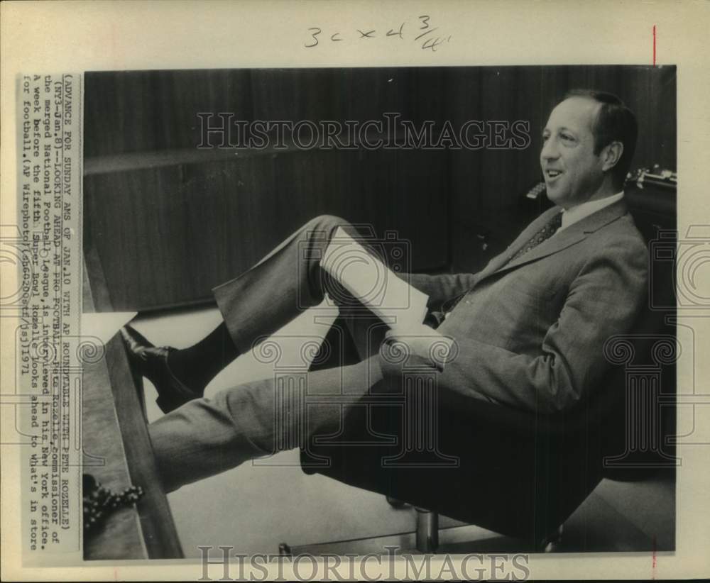 1971 Press Photo NFL Commissioner Pete Rozelle looks ahead to football&#39;s future.- Historic Images