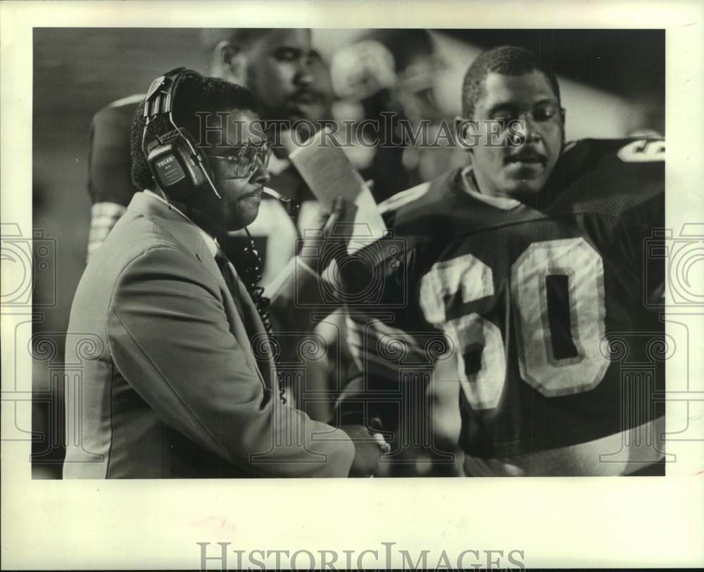 1983 Press Photo TSU Joe Redmond &amp; Tiger player, in coach&#39;s final game- Historic Images