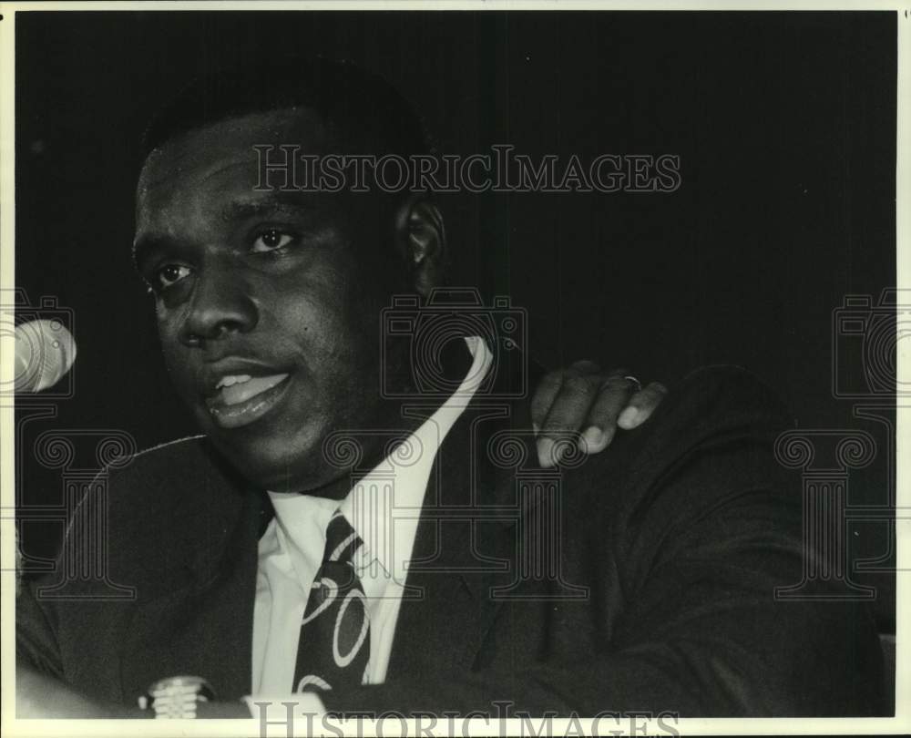 1990 Press Photo Redskin&#39;s Dexter Manley speaks before Senate Subcommittee- Historic Images