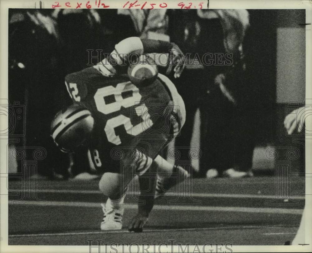 1975 Press Photo Rice University football flanker #28 falls down with ball- Historic Images