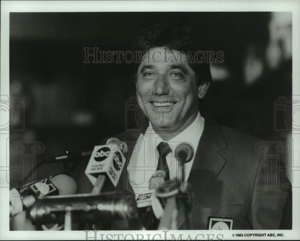 1985 Press Photo Former Jets quarterback-turned-actor Joe Namath at TV interview- Historic Images