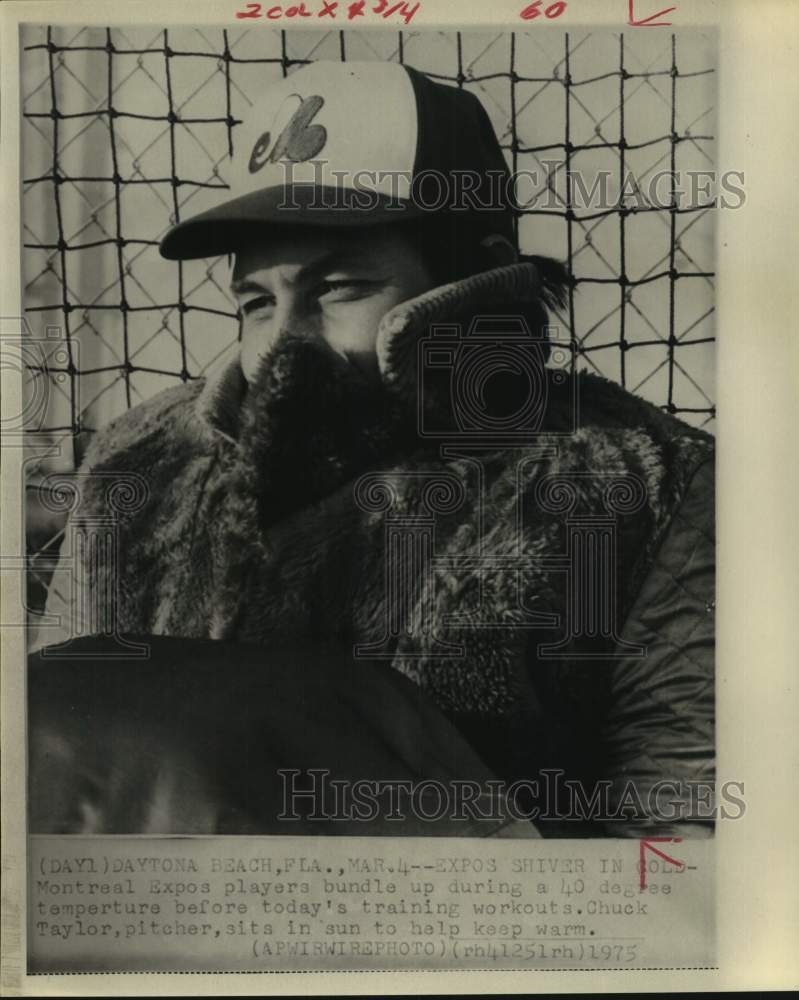 1975 Press Photo Expo Chuck Taylor bundles up on 40-degree day in Daytona Beach- Historic Images