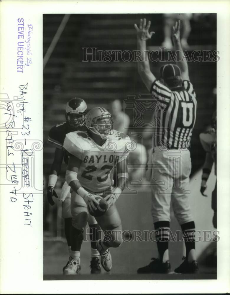 1990 Press Photo Baylor football's Robert Strait scores the Bears' second TD- Historic Images