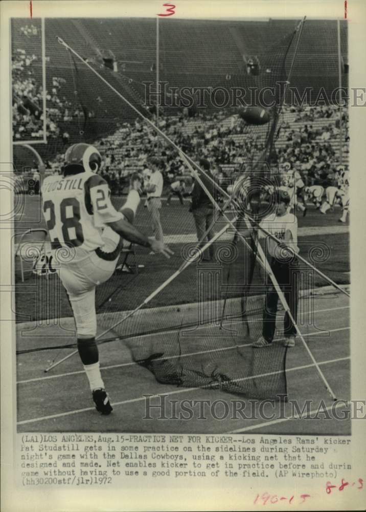 1972 Press Photo LA Rams' kicker Pat Studstill uses practice net he designed- Historic Images