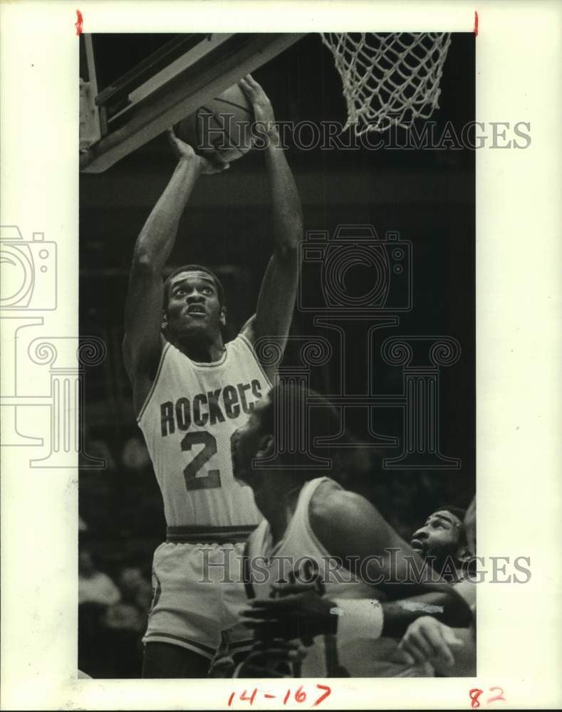 1983 Press Photo Rocket rookie Terry Teagle hits for 2 in game against Portland- Historic Images