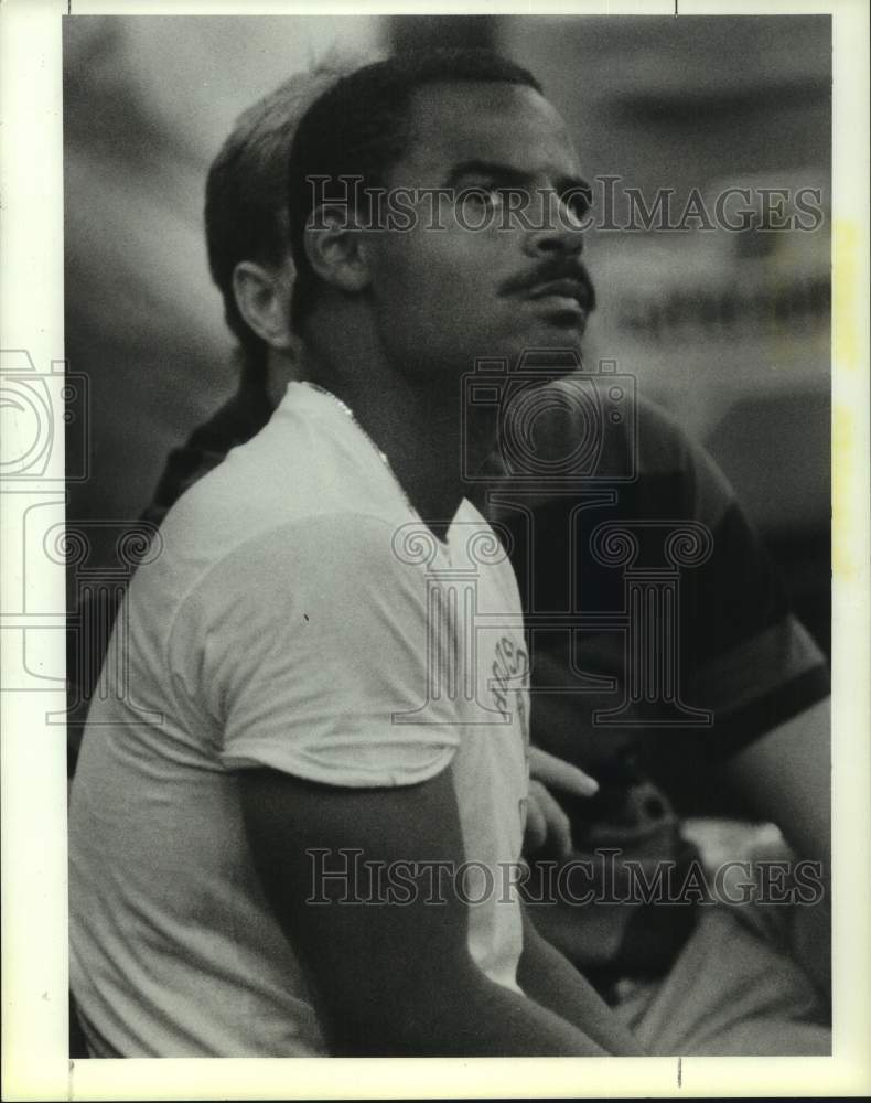 1988 Press Photo Oilers&#39; QB Warren Moon benched after injuring his shoulder- Historic Images