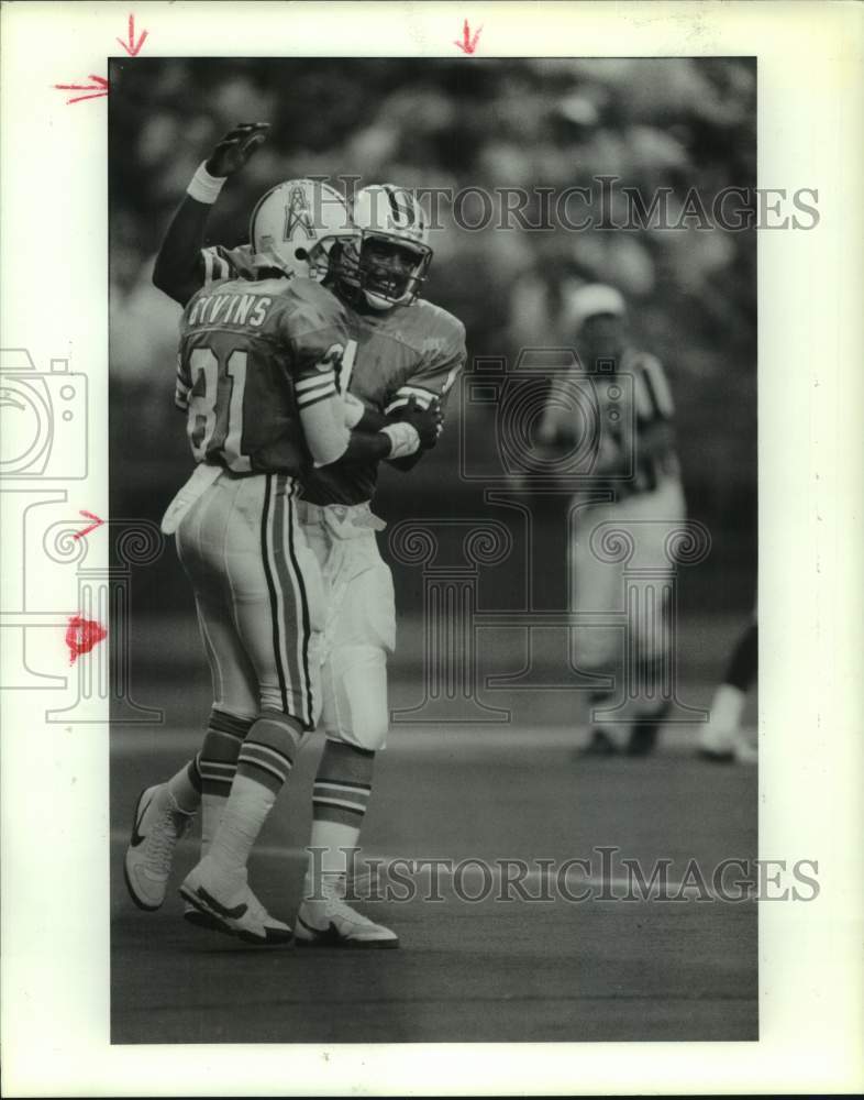 1987 Press Photo Houston Oilers football quarterback Warren Moon celebrates TD- Historic Images