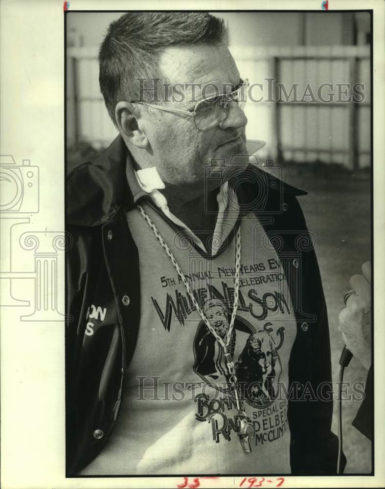 1981 Press Photo Ex-Oiler coach Bum Phillips to see Oiler players at Saints game- Historic Images