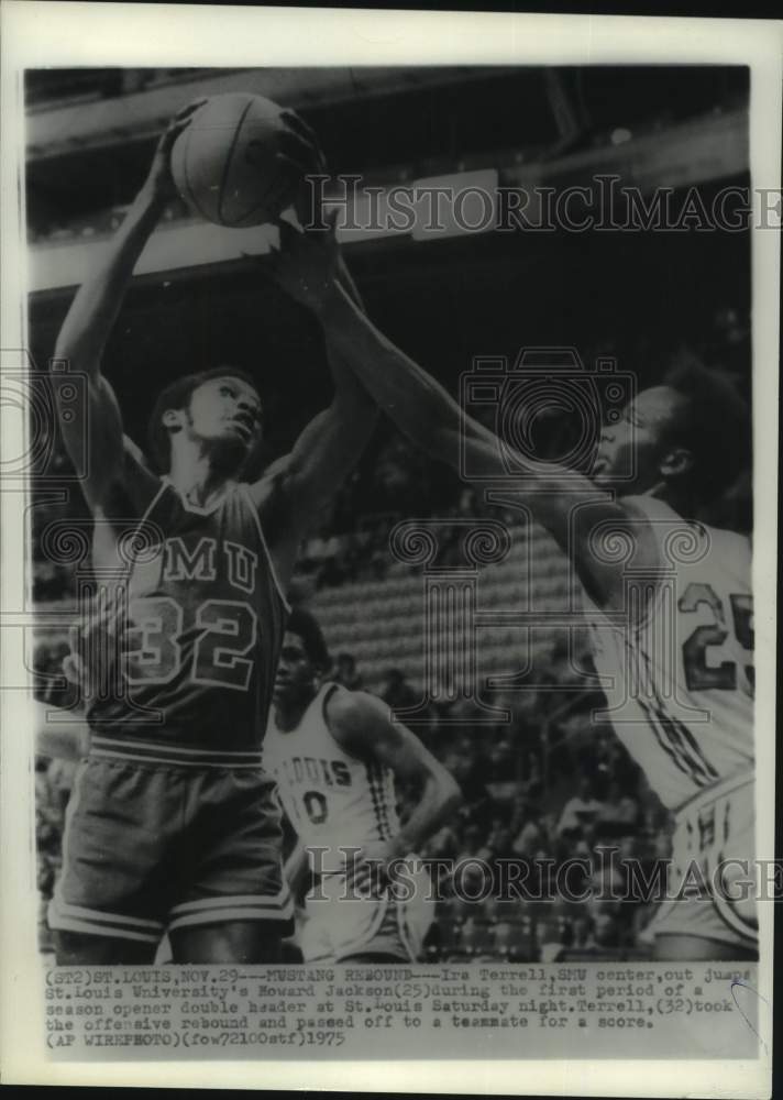 1975 Press Photo SMU and St. Louis play men&#39;s college basketball - hcs21888- Historic Images