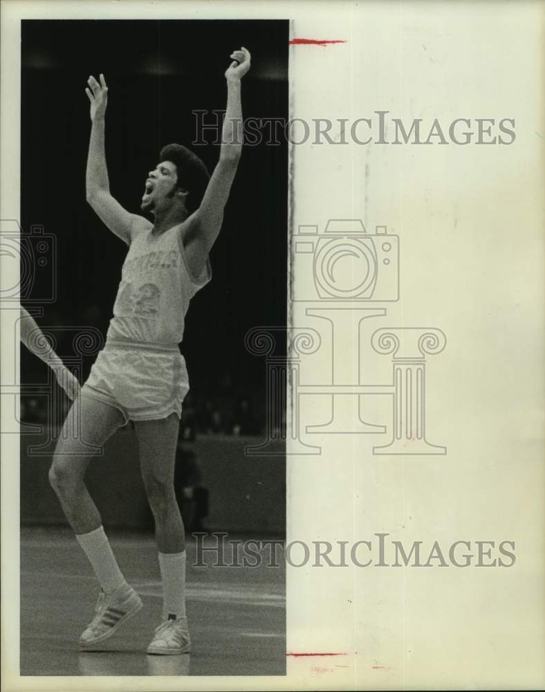 1974 Press Photo Houston Rockets basketball player Ed Ratleff in action- Historic Images