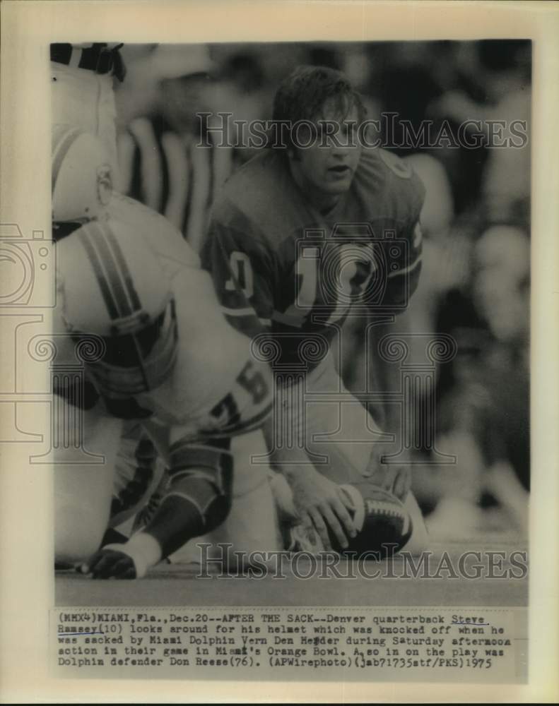 1975 Press Photo Denver QB Steve Ramsey after Orange Bowl sack by Dolphins- Historic Images