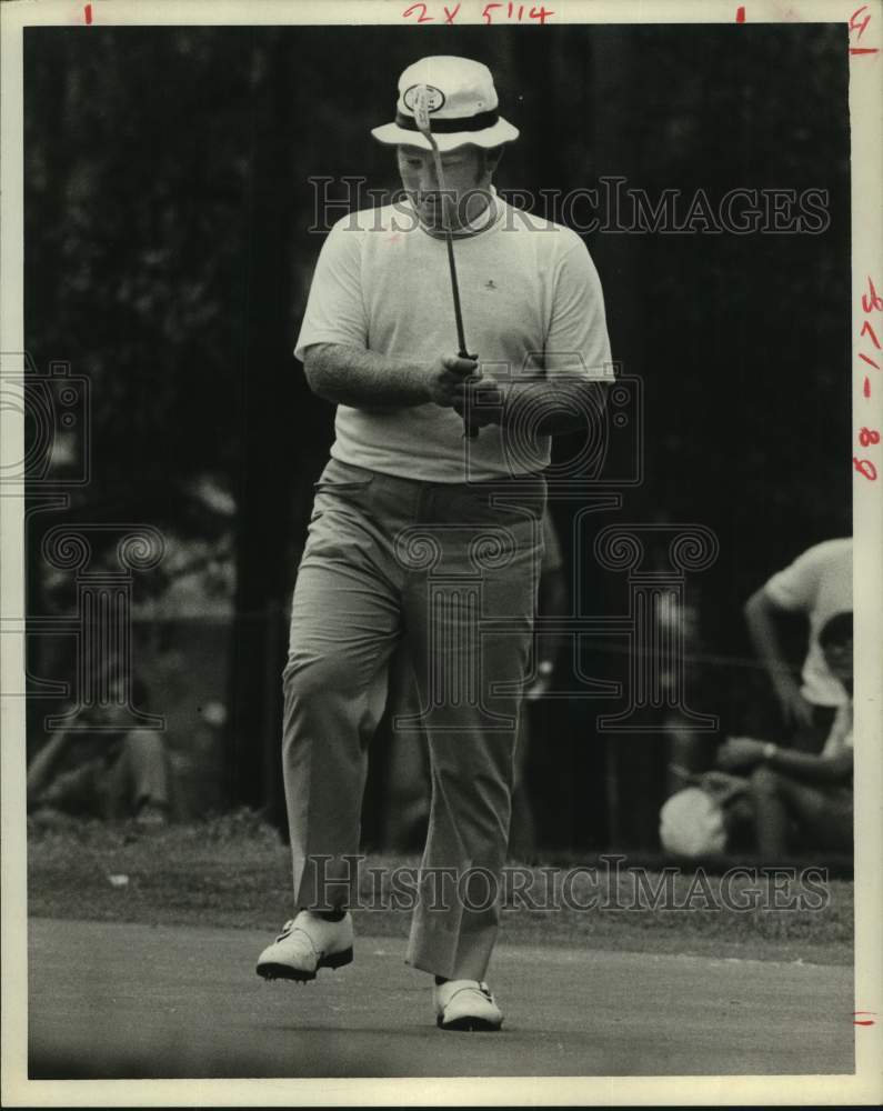 1969 Press Photo Golfer Bob Murphy on a putting green - hcs22040- Historic Images