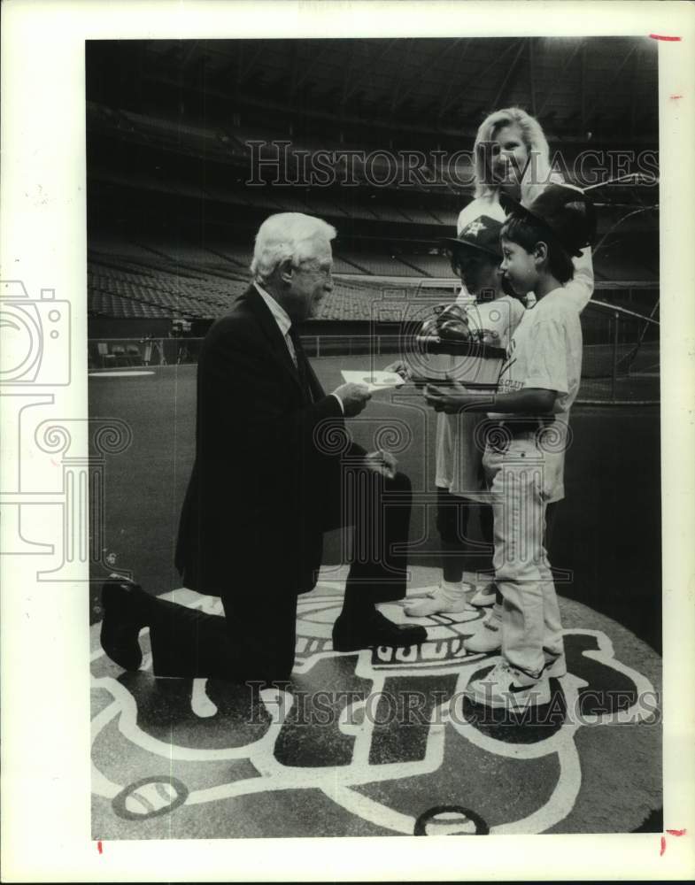 1989 Press Photo Astro owner John McMullen invited to Boys &amp; Girls Club benefit- Historic Images