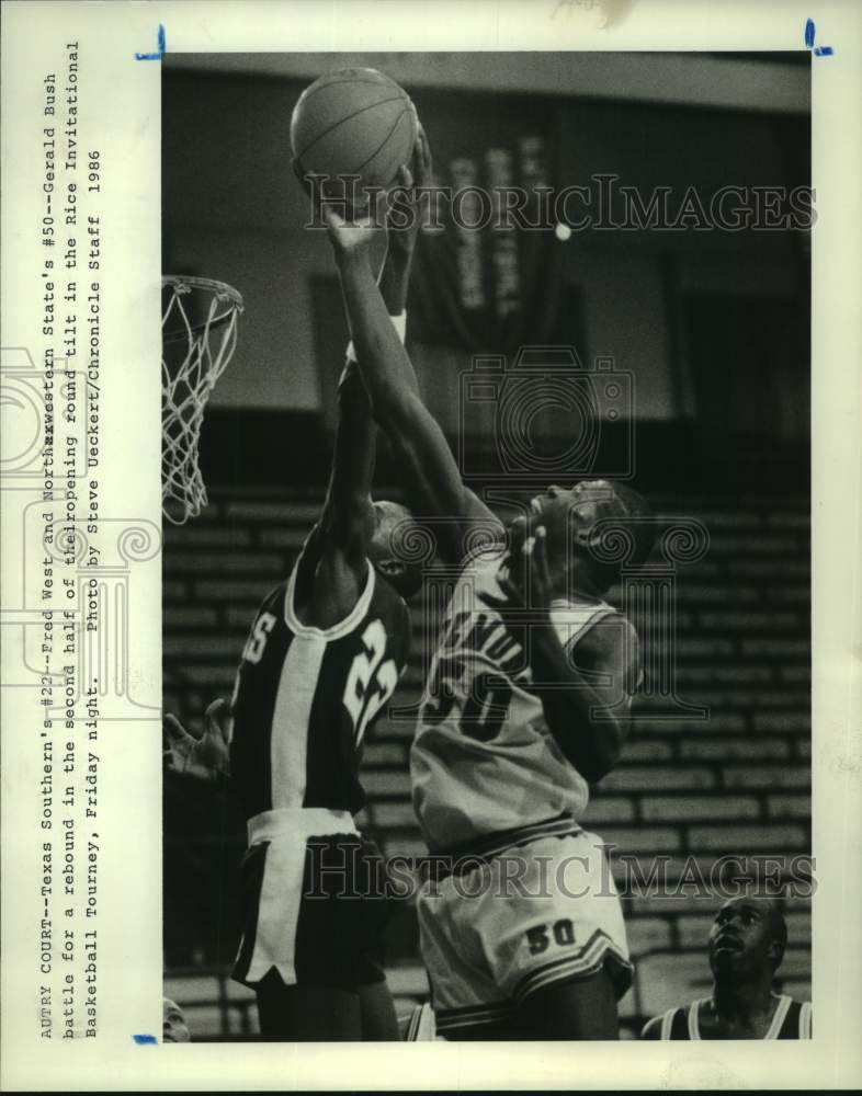 1986 Press Photo TSU&#39;s Fred West battles NSU&#39;s Gerald Bush for rebound- Historic Images