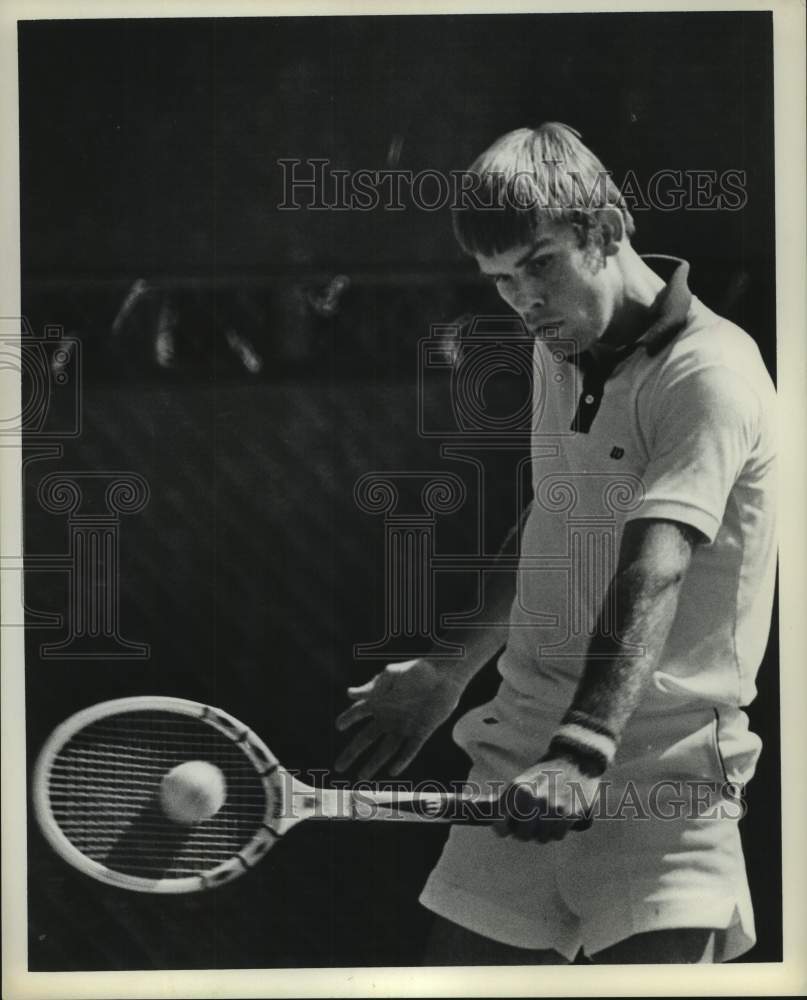 1974 Press Photo Tennis player Roscoe Tanner in action - hcs22218- Historic Images