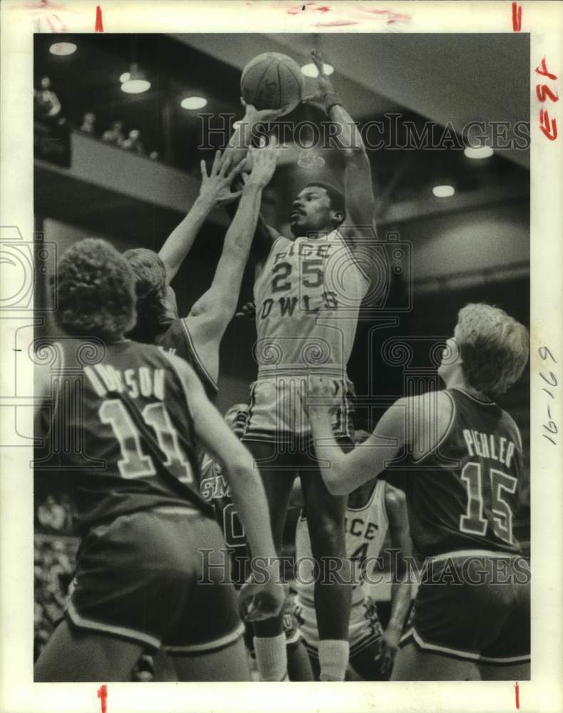 1982 Press Photo Rice and Southern Methodist play men&#39;s college basketball- Historic Images